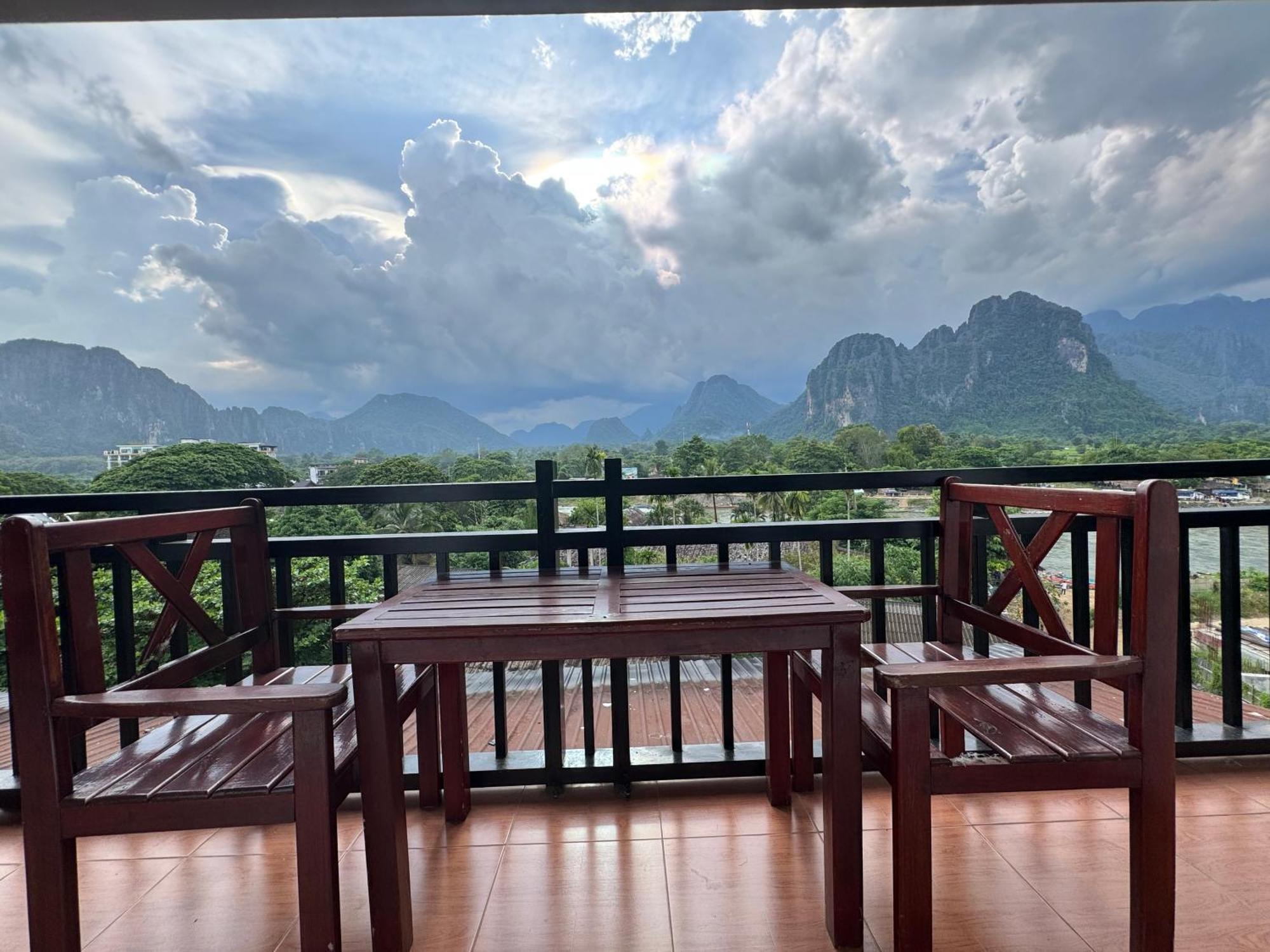 Vang Vieng Santara Backpackers Hostel Exterior foto